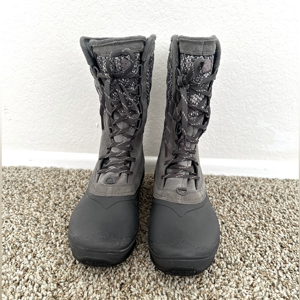 The North Face Gray Quilted Mid High Snow Boots 8.5 women’s